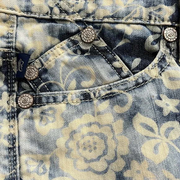 Rock & Republic Berlin Bleached Floral Print Skinny Jeans - Picture 9 of 11